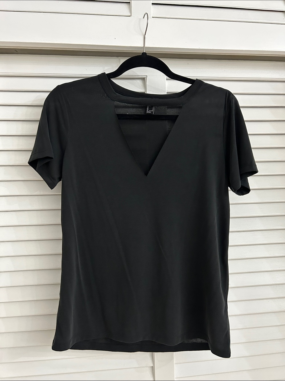 Forever 21 Black V-Neck Short Sleeve Top